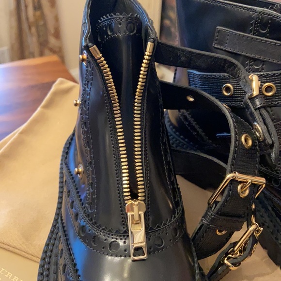 **SOLD** BURBERRY 🖤 - Picture 5 of 16